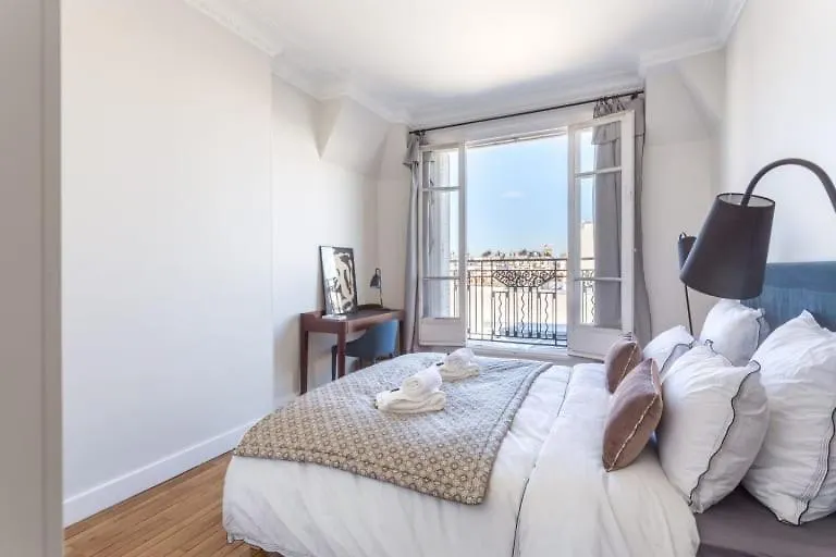 Guestready - Designer - Eiffel Tower View! Apartment *